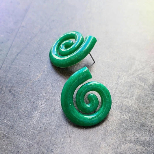Zelene minđuše od epoksi smole Spirala - Selesta