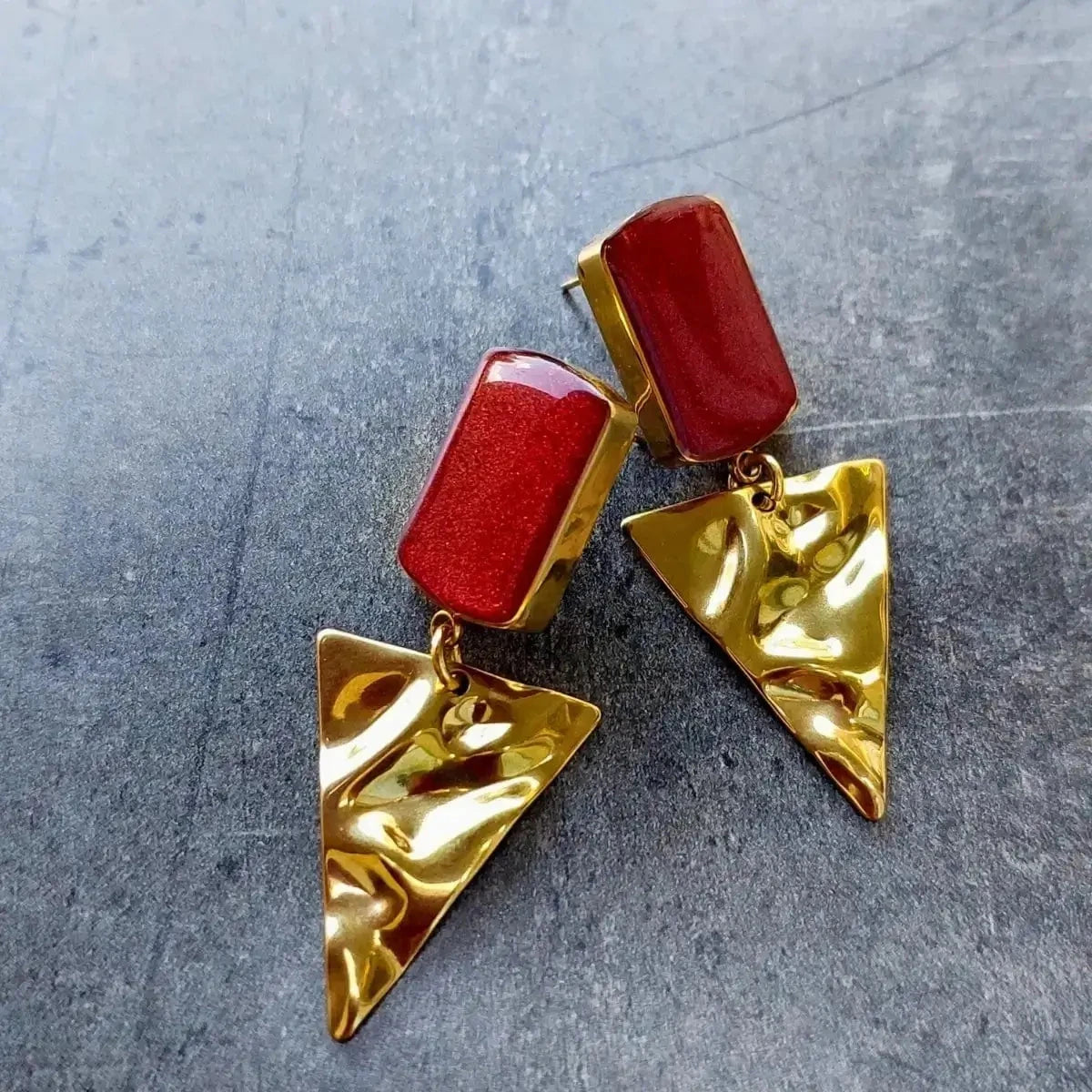 Crvene minđuše sa trouglom Selesta