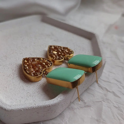 Elegantne zenske mindjuse na sraf.