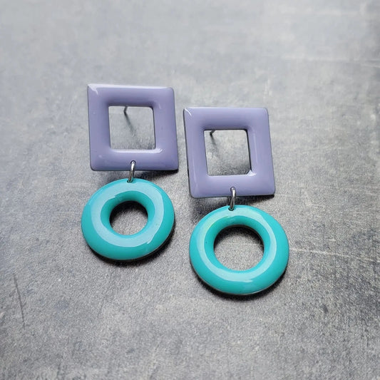 Ručno rađene minđuše sa krugom i kvadratom u boji lavande