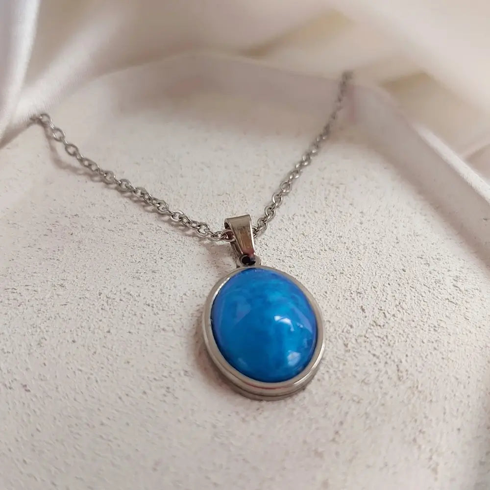 Lancic od hirurskog celika sa ovalnim priveskom.