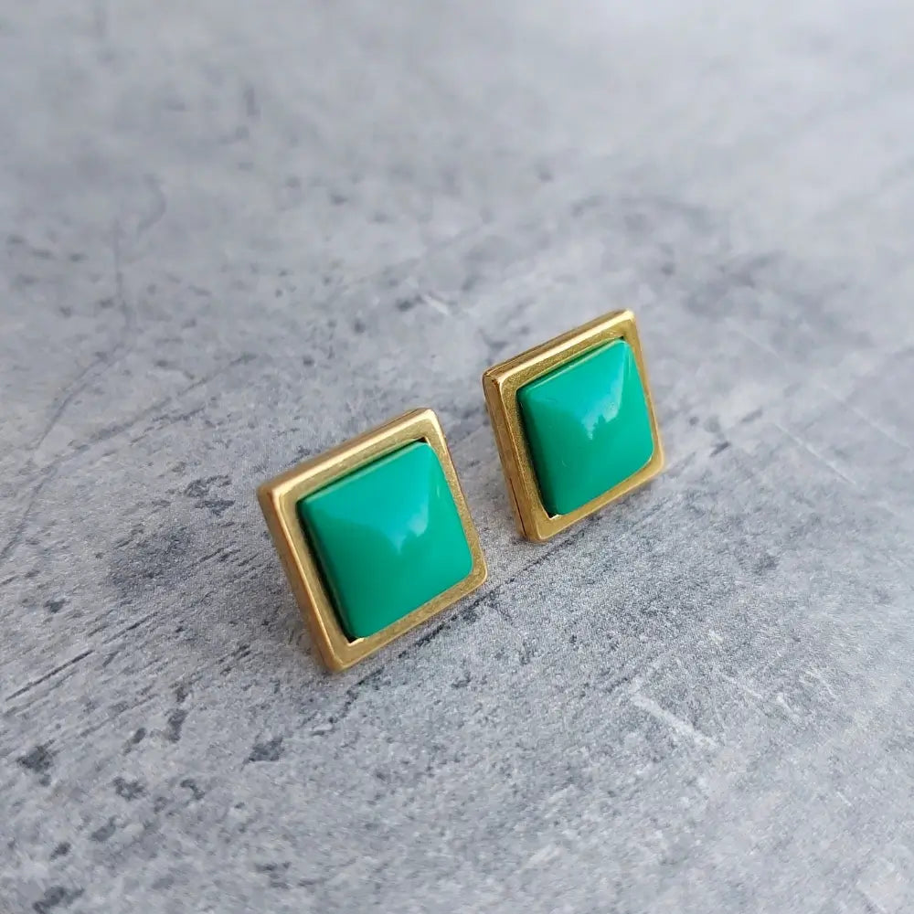 Zelene mindjusice na sraf u obliku kvadrata.