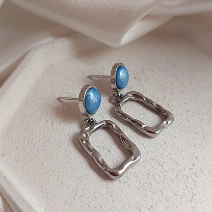 Elegantne visece mindjuse sa teksturisanim priveskom.